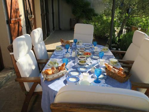 Charmantes chambres d'hôtes avec petit-déjeuner à Azay-le-Ferron - FR-1-591-674 (Charmantes chambres d'hotes avec petit-dejeuner a Azay-le-Ferron - FR-1-591-674) in Azay Le Ferron