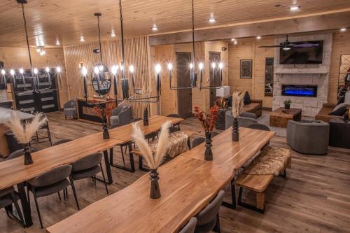 Luxury 12-Bedroom Cabin with Indoor Pool, Hot tub & Movie Theater, Sleeps 36 in Sevierville, USA