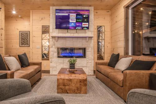 Luxury 12-Bedroom Cabin with Indoor Pool, Hot tub & Movie Theater, Sleeps 36 in Sevierville, USA