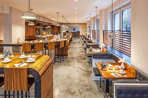 Burns Art Cologne Photo 27