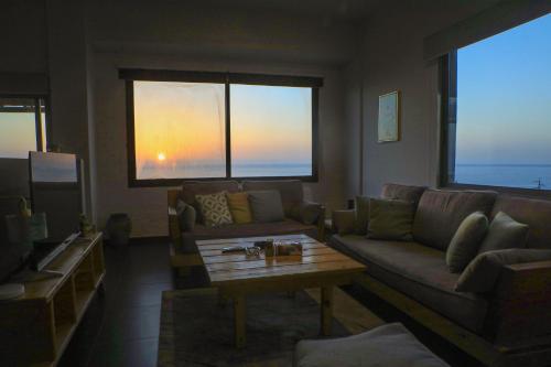Výhled, Paradise Sunset cozy sea view studio in Byblos in Jbail