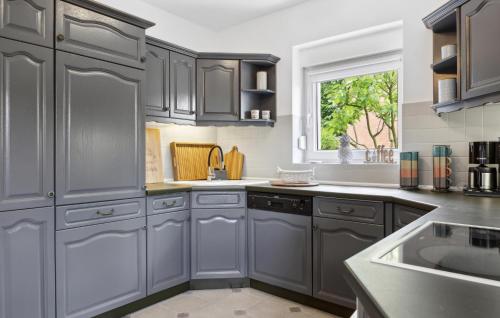 virtuve, Stunning Apartment In Strasburg With Wifi in Uckerland
