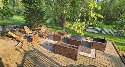 Facilities, Nature's Blissful Haven - King Bed & Heated Garage in Chanhassen (MN)