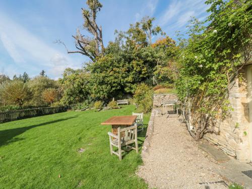 Mayfly Cottage CIRENCESTER - image 6