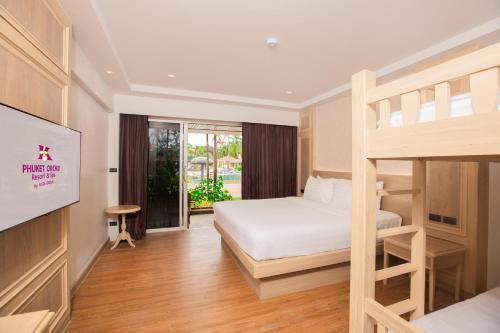1 double bed, 1 bunk bed