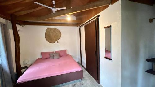 . Yay Lodge SIARGAO, private room 4 with AC & hot shower and fast Starlink Wifi