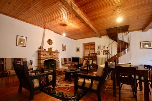 7hills Traditional Guesthouse By the Waterfall gîte à louer Eptálofos