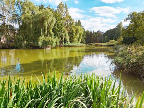 Elite centre, free parking, ultra-desirable 1 of 1, lux view