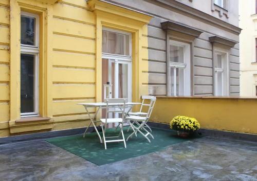 Bohemia Antique Apartment