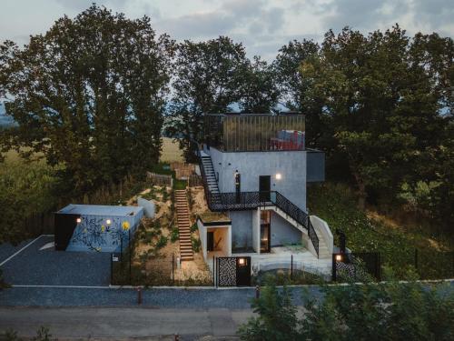 Viesnīcas āriene, Kindadom - Maison pour vacances insolites et inoubliables en Belgique in Plombiresa