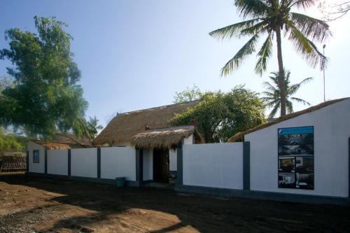 Black & White Cottages – Gili Trawangan, ID