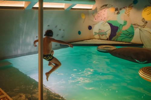 Peldbaseins, Kindadom - Maison pour vacances insolites et inoubliables en Belgique in Plombiresa