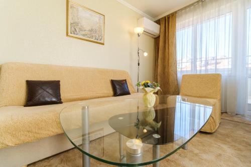 1 king bed, 1 sofa bed