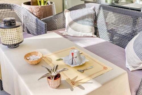 Anglade Hotel - image 5