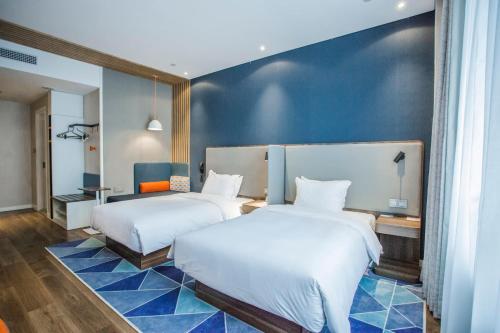 Standard Twin Room image 2