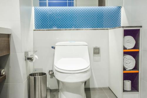 Standard King Room image 1
