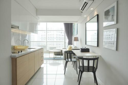 Comfort 1BR at CityLofts Sudirman Apartment By Travelio, Giacarta (foto 4)