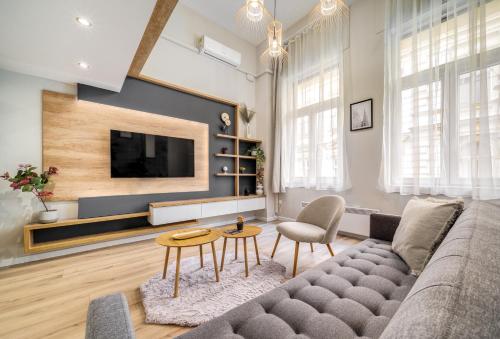 Rákóczi Stylish Entire Apartment - image 11