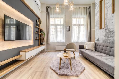 Rákóczi Stylish Entire Apartment - image 11