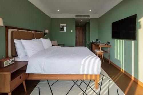 BODBE Hotel Room Type - King Room with City View