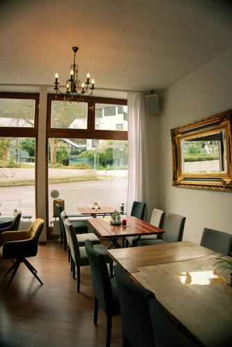 루덴샤이트 Schillers Hotel & Café - GARNI - (Schillers Hotel & Cafe - GARNI -) 호텔 로비