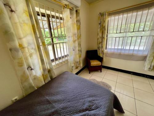 3 Bed House - Sleeps 6 - Garden - Parking - Wifi - image 4