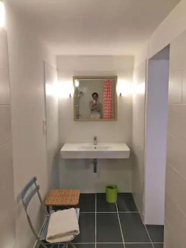 Studio idéal pour déplacement professionnel, dans une maison (Studio ideal pour deplacement professionnel, dans une maison) in Су