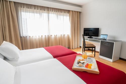Urban Hotel Amadeos - image 9