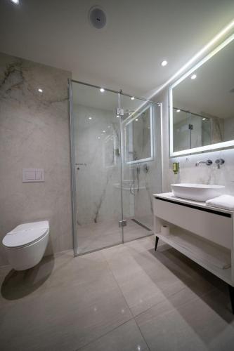 Double or Twin Room image 2