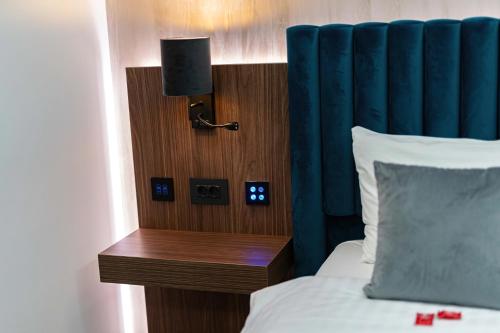 Double or Twin Room image 4