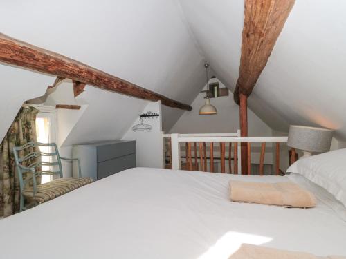Mayfly Cottage CIRENCESTER - image 3