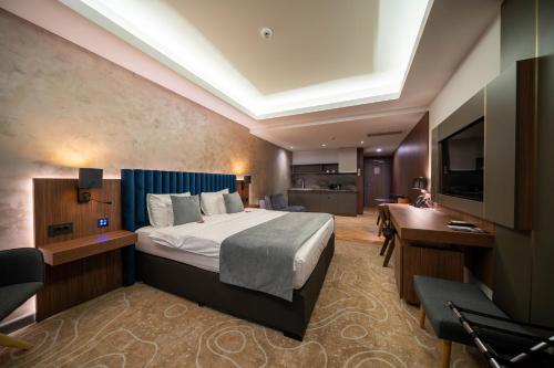 607366143 ATLAS Hotel