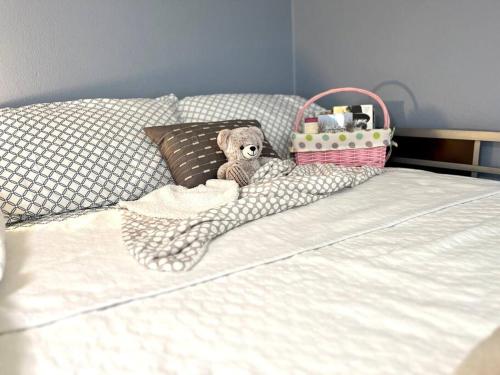 Beautiful traditional home*Modern updates*Guest suite B in Katy, USA