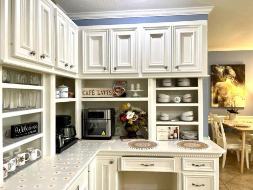 Beautiful traditional home*Modern updates*Guest suite B in Katy, USA