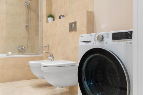 Hunger Wall Residence - image 5