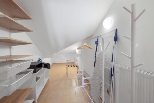 Hunger Wall Residence - image 14