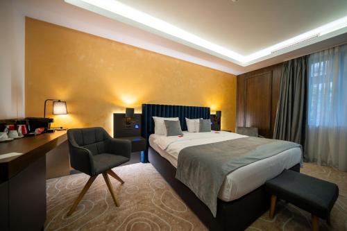 Superior Double Room image 7