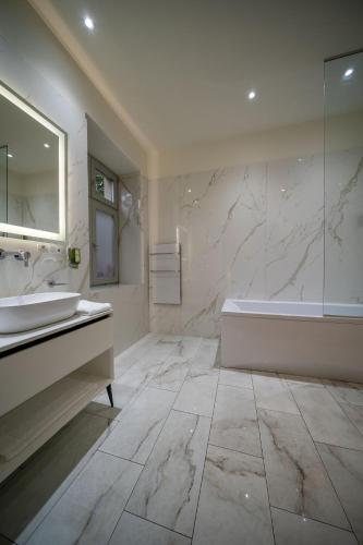 Superior Double Room image 1