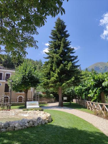 Kert, A casa di zia Maly in Taranta Peligna