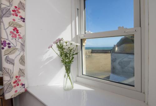 Cliff Cottage - image 2