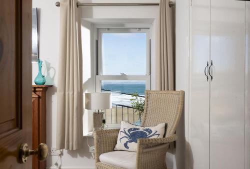 Cliff Cottage - main image