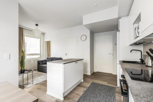 Konyha, Kotimaailma - Tilava parvekkeellinen kolmio in Turku