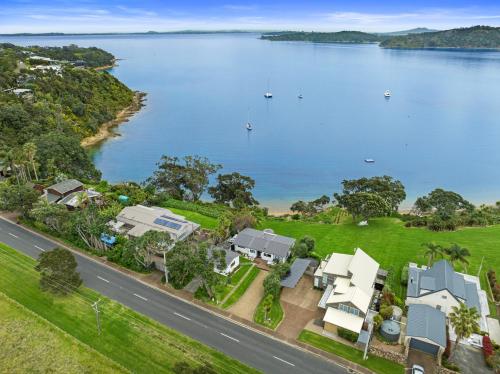 Exterior view, Peaceful Picnic Bay - Surfdale Holiday Home in Surfdale