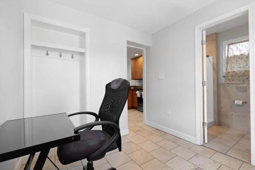 Entire 2-BR Townhome Mins from Del Ray & Old Town in Alexandria, USA