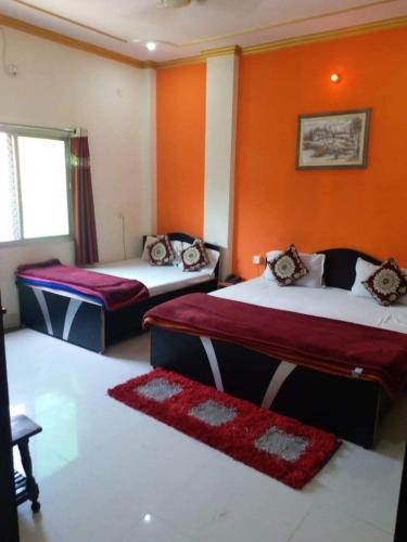 Goroomgo Ashiyana Palace Parade Kothi Road Varanasi Near Railway Station 400m - Perfect Location And Comfortable Room
