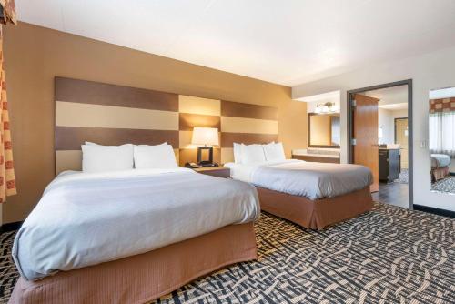 Queen Suite with Two Queen Beds - Non-Smoking - Ground Floor