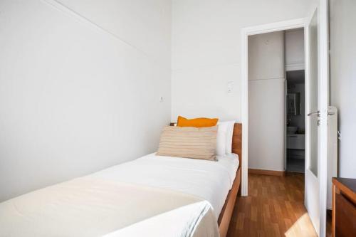 Modern Apt opposite the Acropolis Museum - Tap to explore photos