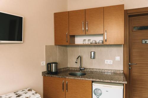 Triple Room with City View image 10