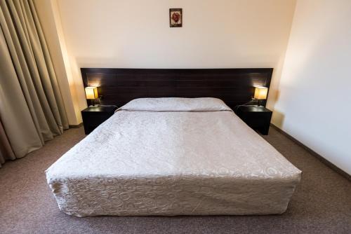 Standard Double or Twin Room image 3
