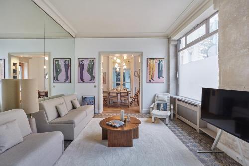 Appartment St Germain des pres by Studio Prestige, Paris